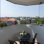 Skyline View Apartment *