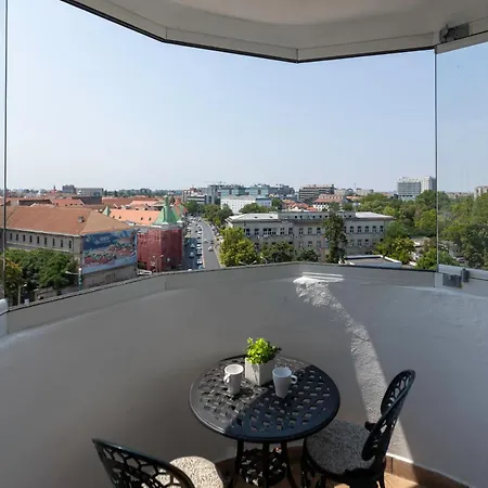 Skyline View Apartment *
